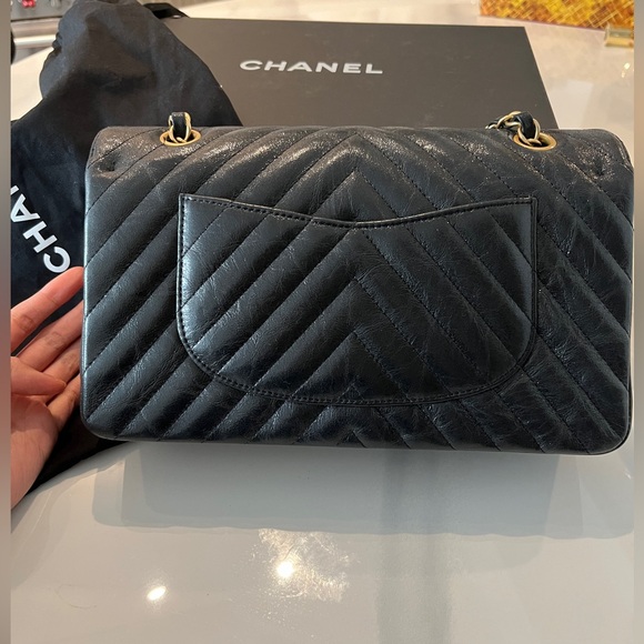 Chanel Classic Flap Black Medium - Picture 5 of 12